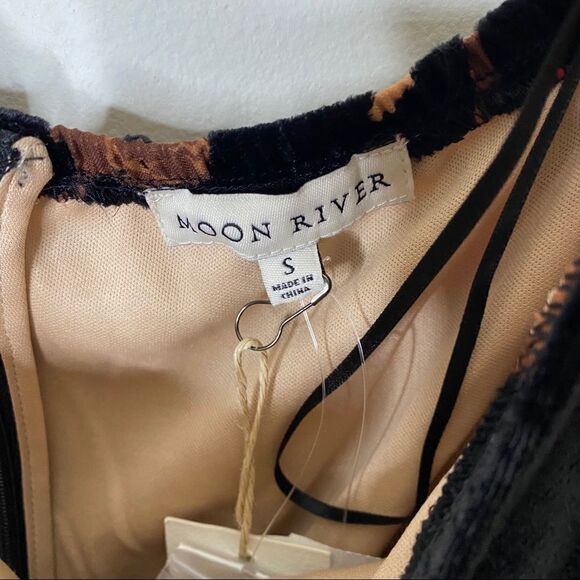 Moon River Velvet Floral Off Shoulder Dress Small - Picture 5 of 7